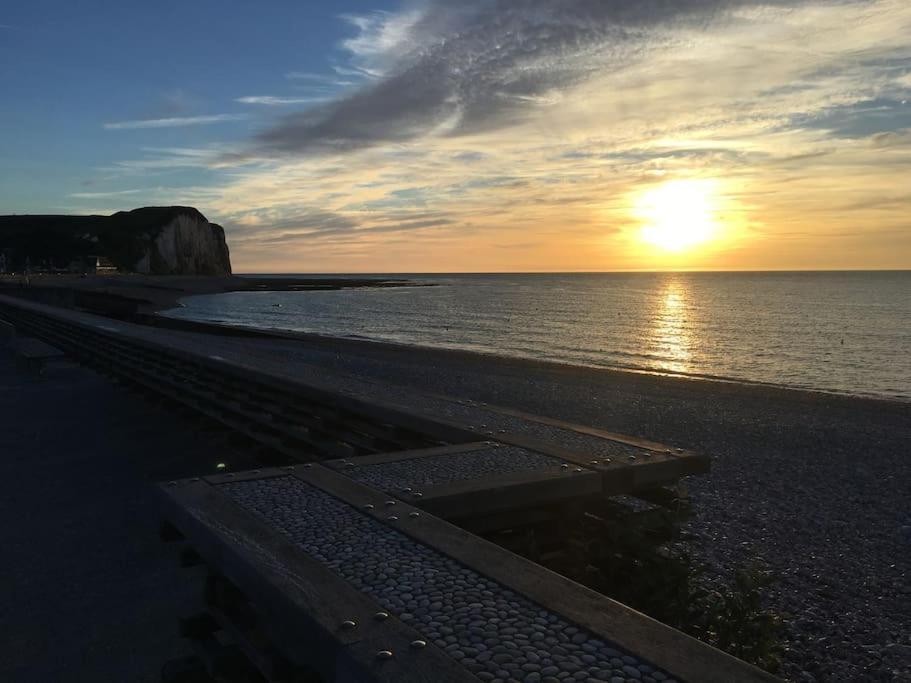 A Moins De 50 Mètres De La Plage, Vue Dégagée Sur La Vallée