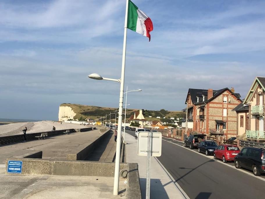 A Moins De 50 Mètres De La Plage, Vue Dégagée Sur La Vallée *